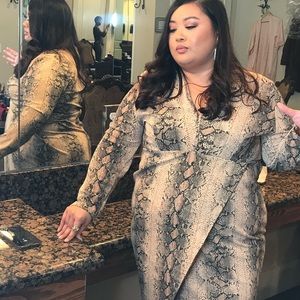 BOOHOO - SNAKE SKIN WRAP DRESS - 3X